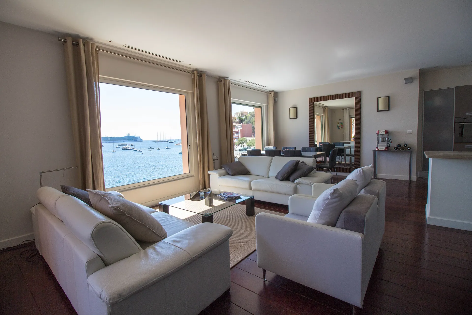 Photo 5 — VILLEFRANCHE SUR MER  - APPARTEMENT EN FRONT DE MER - LARGE TERRASSE - PLAGE & VIEILLE VILLE