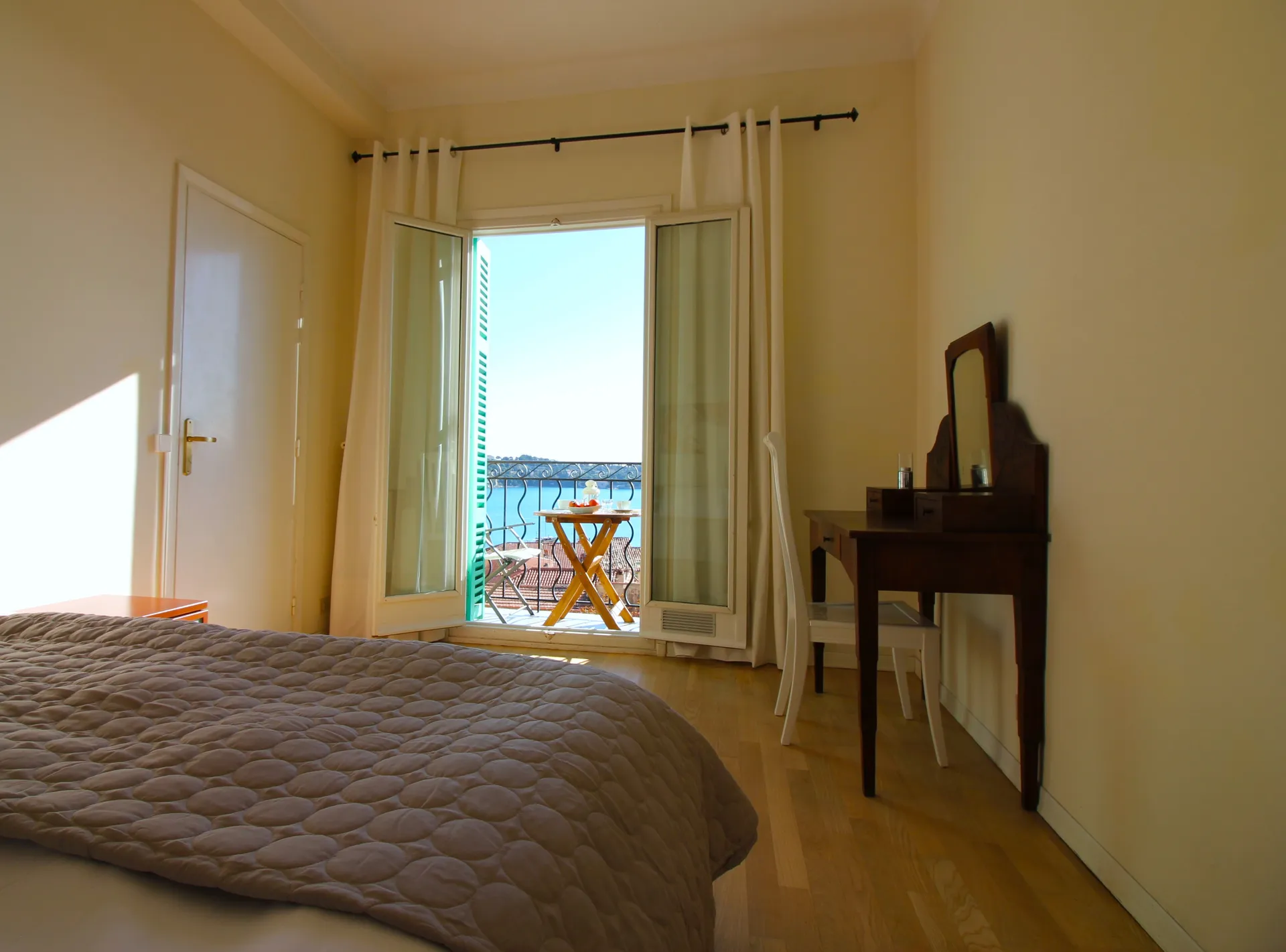 Photo 16 — VILLEFRANCHE SUR MER  - SUPERBE APPARTEMENT 2/3 PIECES - VUE MER PANORAMIQUE - 2 BALCONS