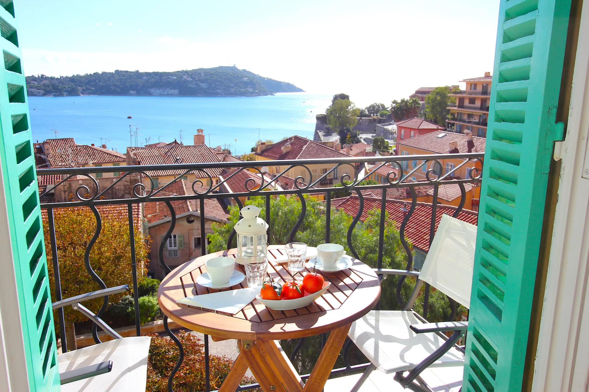 Photo principale — VILLEFRANCHE SUR MER  - SUPERBE APPARTEMENT 2/3 PIECES - VUE MER PANORAMIQUE - 2 BALCONS