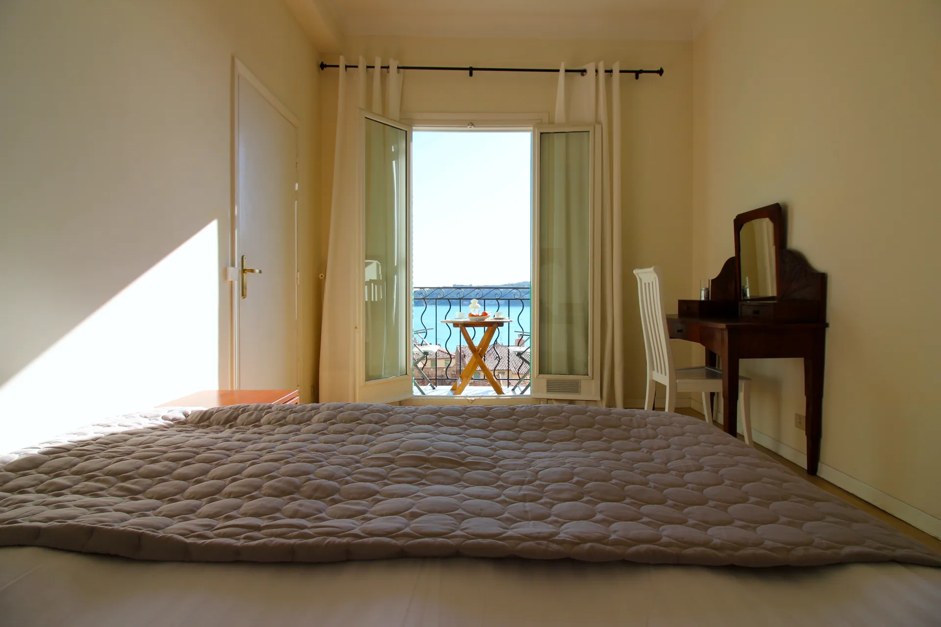 Photo 17 — VILLEFRANCHE SUR MER  - SUPERBE APPARTEMENT 2/3 PIECES - VUE MER PANORAMIQUE - 2 BALCONS